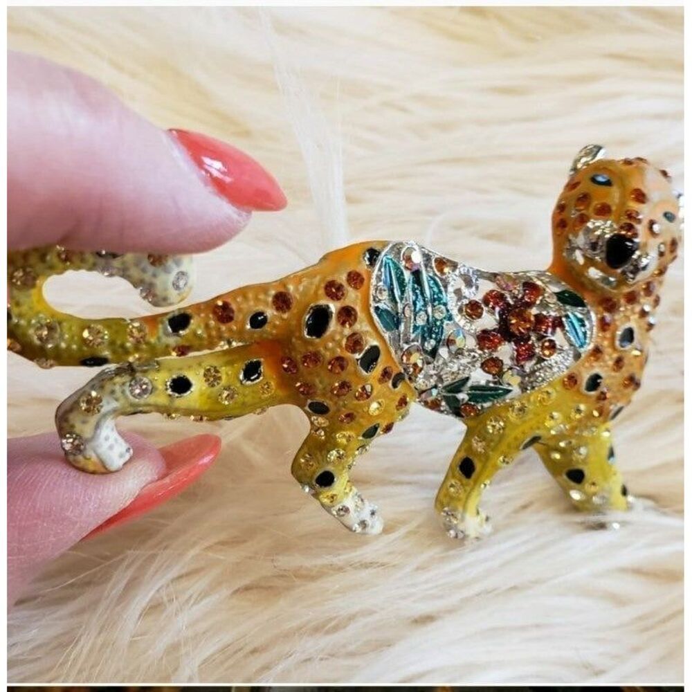 VERY LARGE BLINGY LEOPARD BROOCH